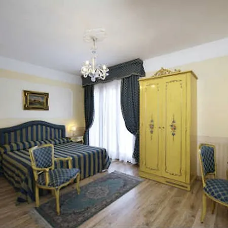 Edera Venedigs Lido